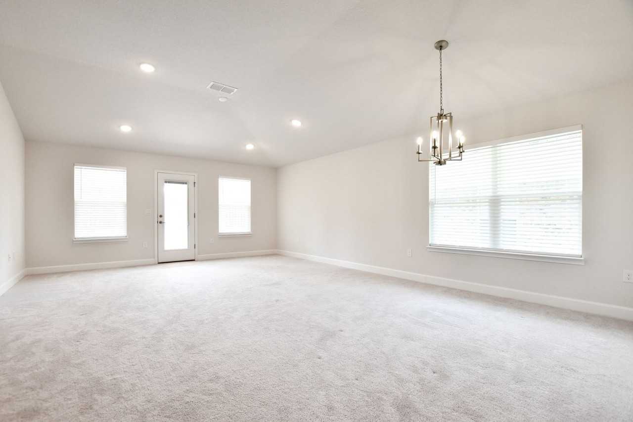 15975 Nw 123rd Ave - Photo 3 of 16