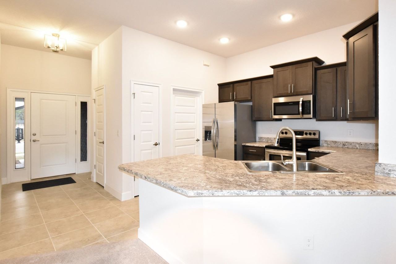 15975 Nw 123rd Ave - Photo 4 of 16