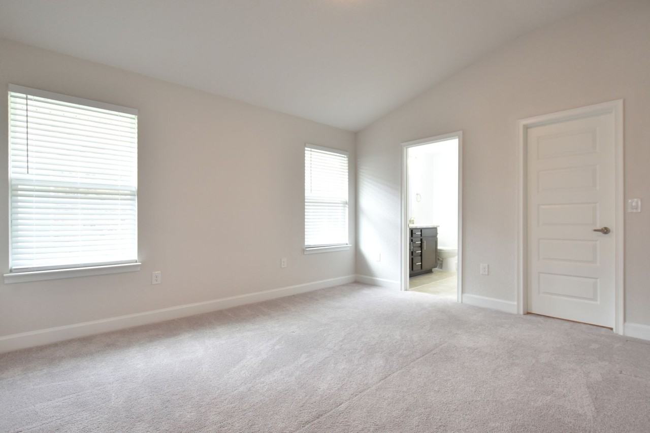 15975 Nw 123rd Ave - Photo 6 of 16