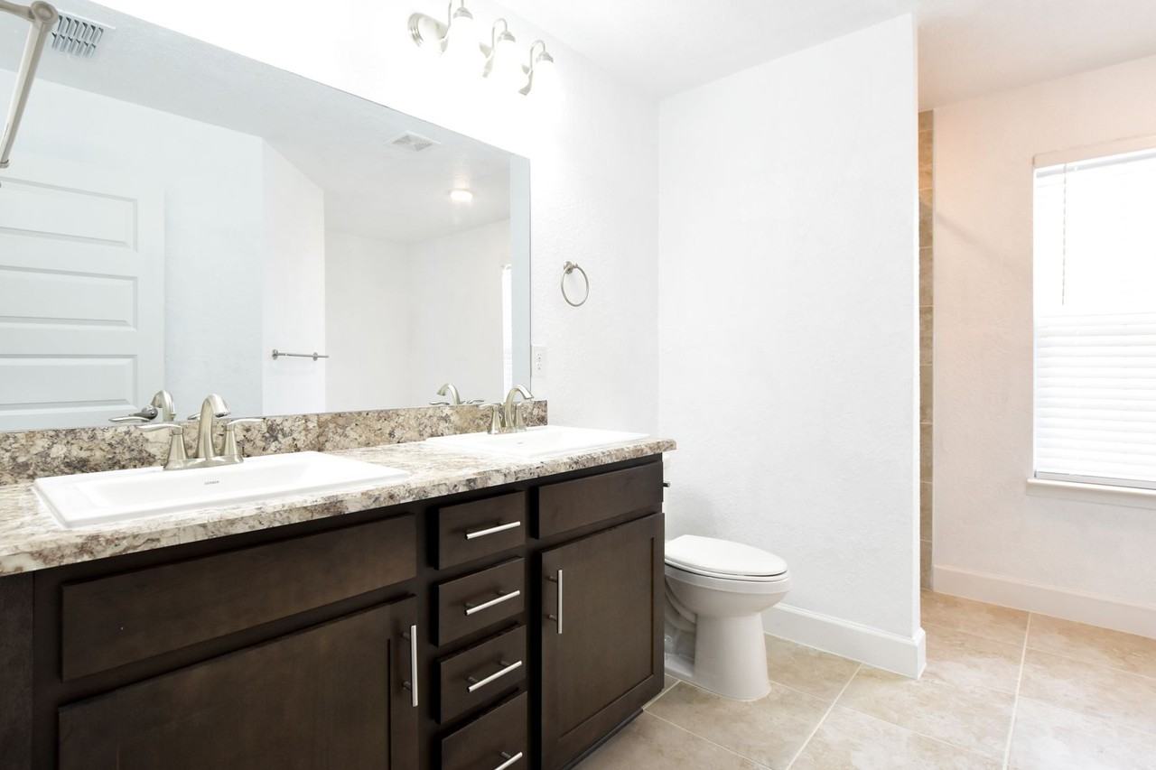 15975 Nw 123rd Ave - Photo 7 of 16