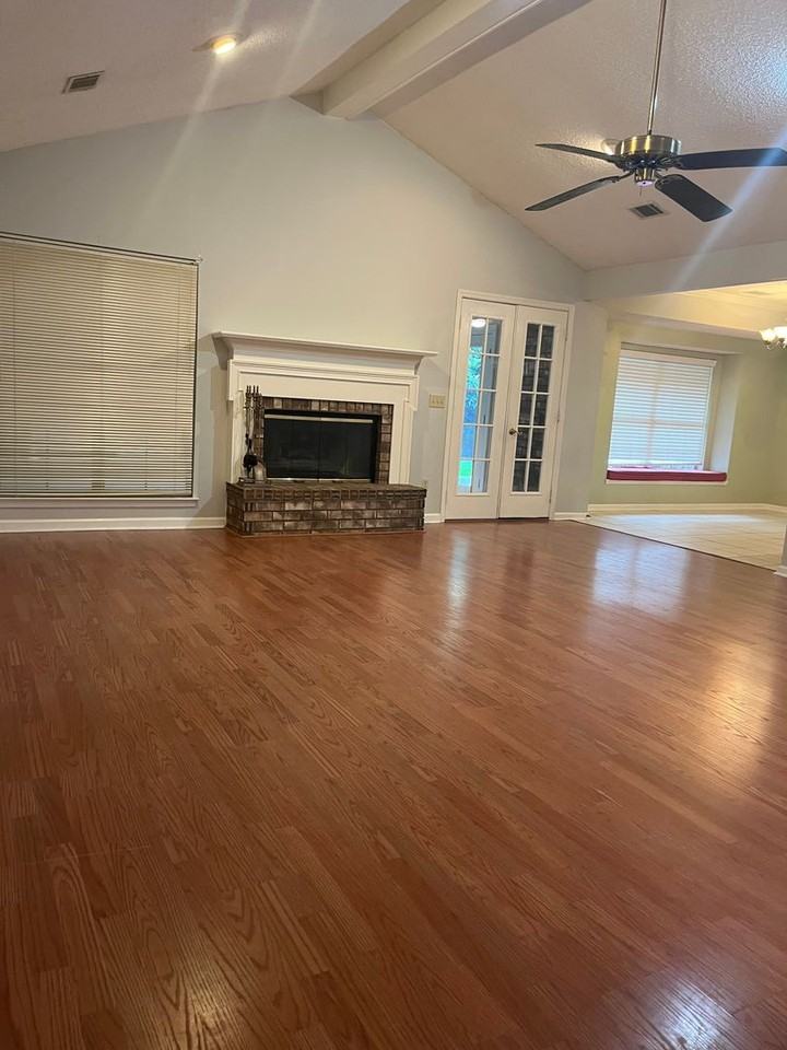 405 Club Dr - Photo 4 of 20