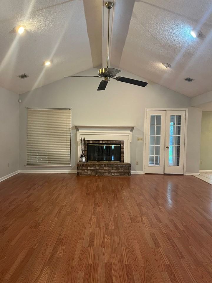 405 Club Dr - Photo 5 of 20