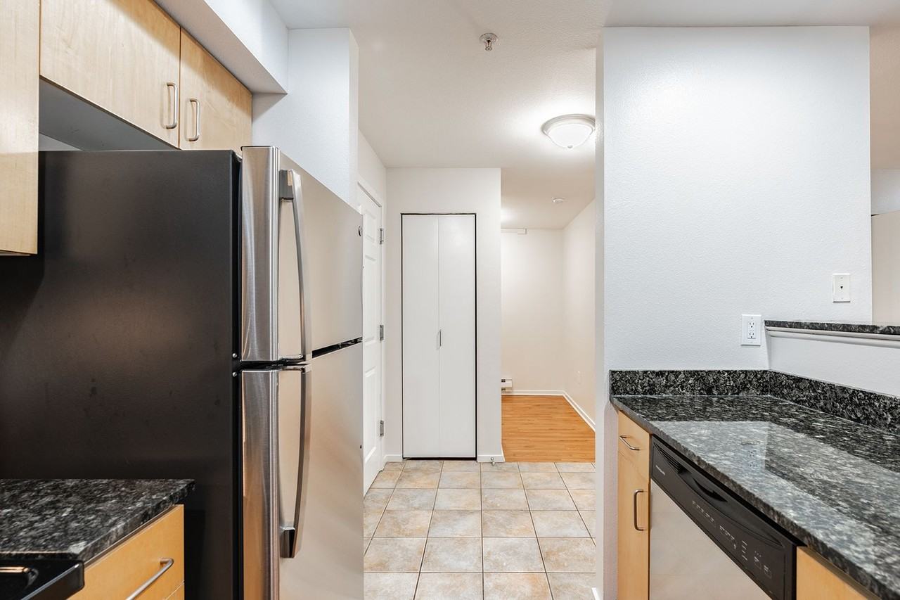 Modern Apartments - Photo 7 of 17