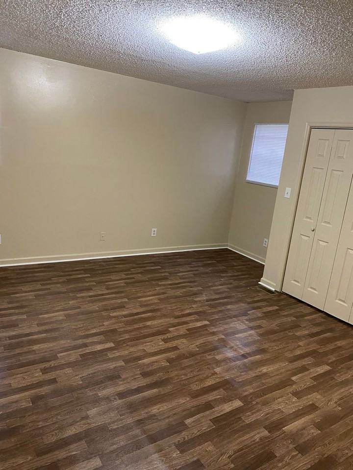 501 Williams St - Photo 6 of 11