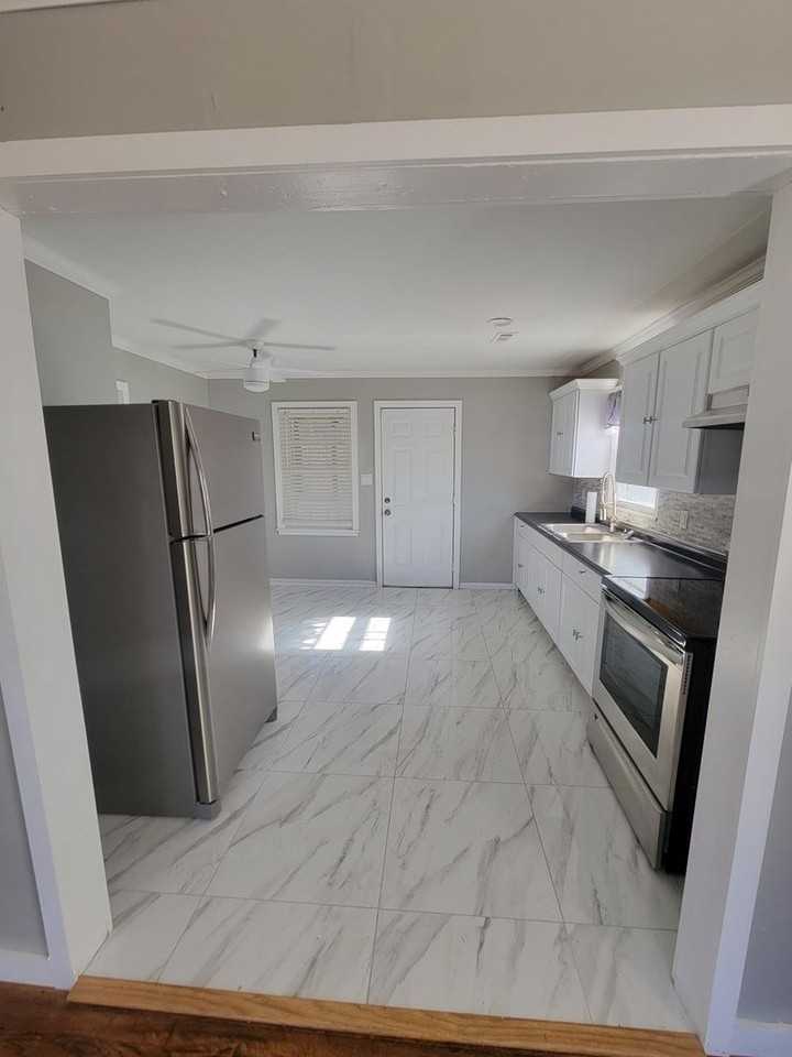 2529 Mc Kleroy Avenue - Photo 2 of 6