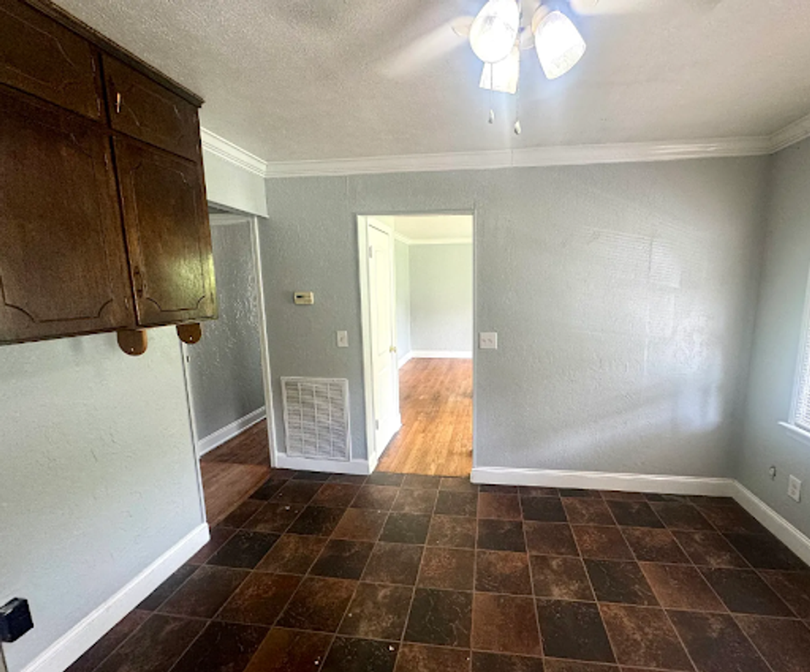 1110 Finley St Sw - Photo 3 of 8