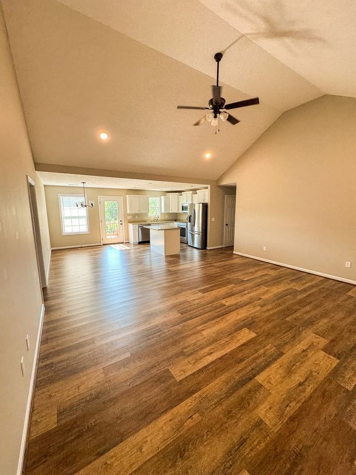 1603 Fairway Dr Sw - Photo 2 of 10