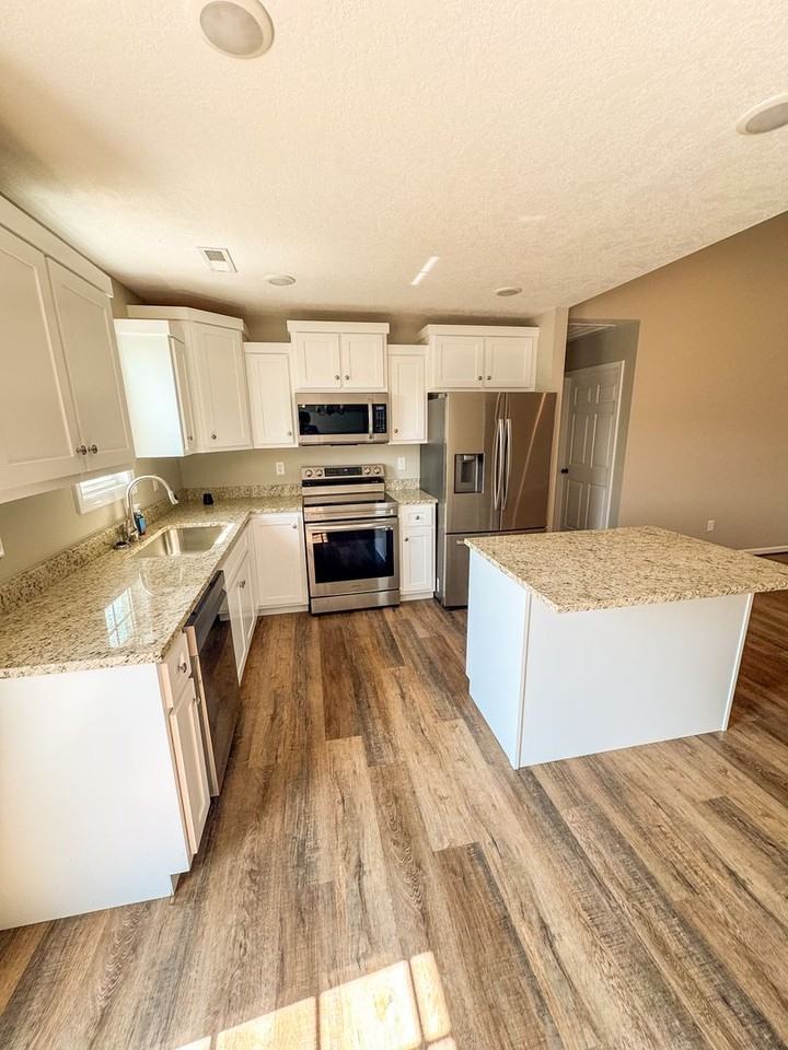 1603 Fairway Dr Sw - Photo 3 of 10