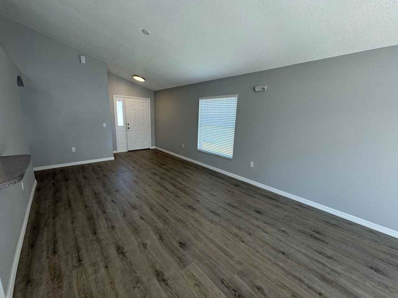 158 Aylesbury Ln - Photo 3 of 32