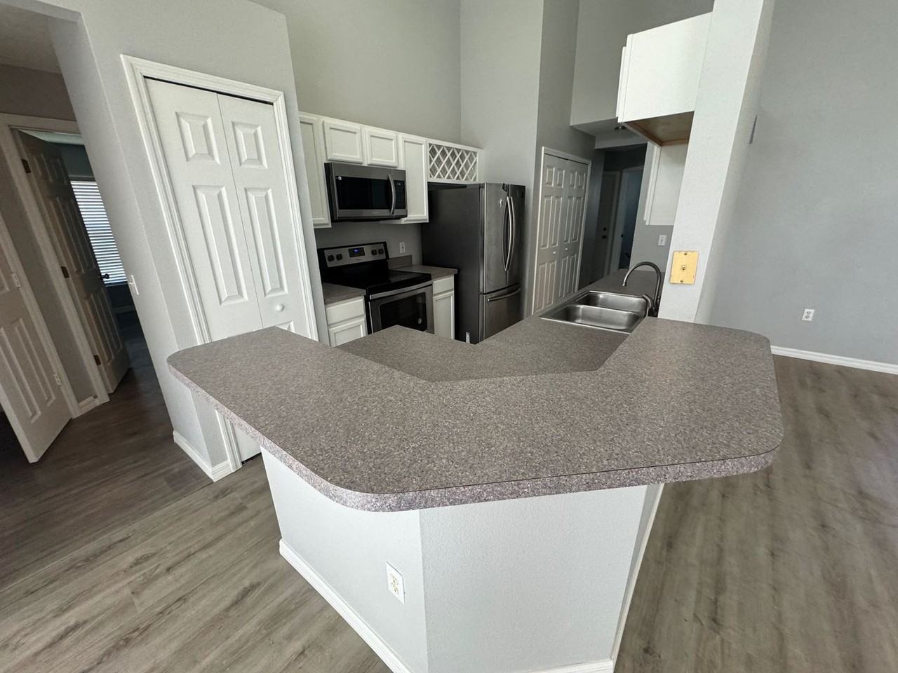 158 Aylesbury Ln - Photo 4 of 32