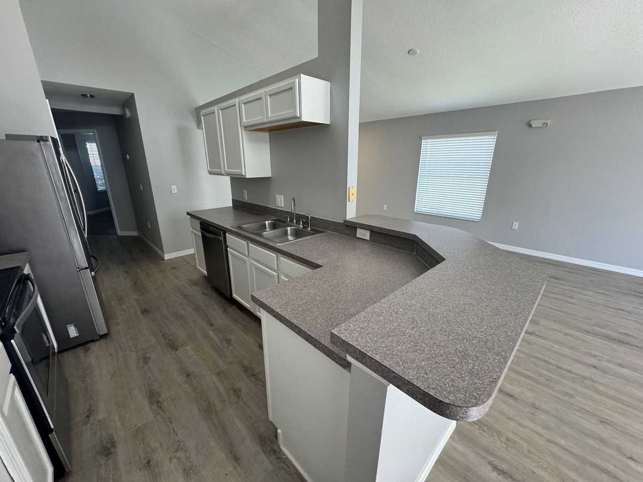 158 Aylesbury Ln - Photo 7 of 32