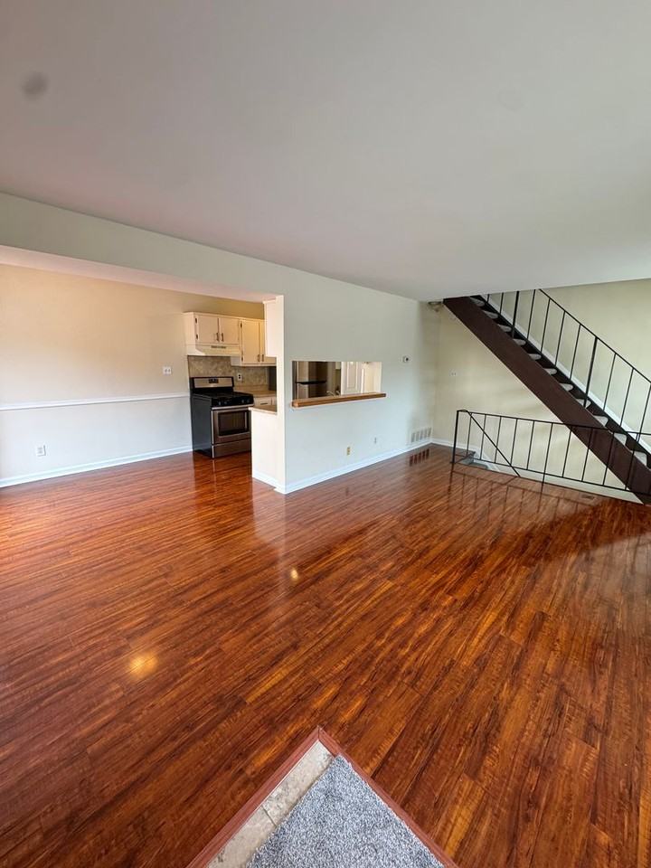 100 Ridgelawn Rd - Photo 3 of 11