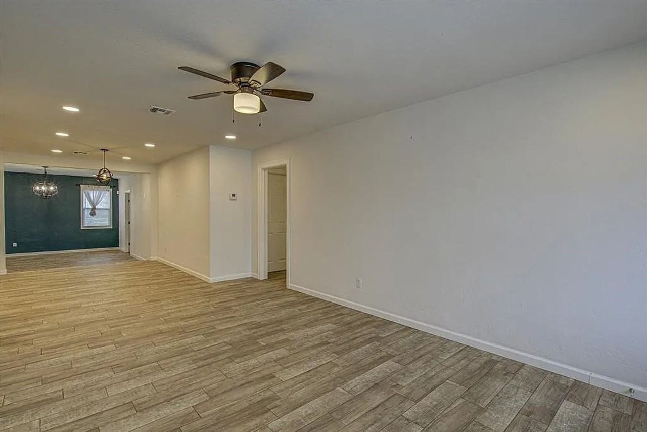 2901 Nw 43rd St - Photo 3 of 19