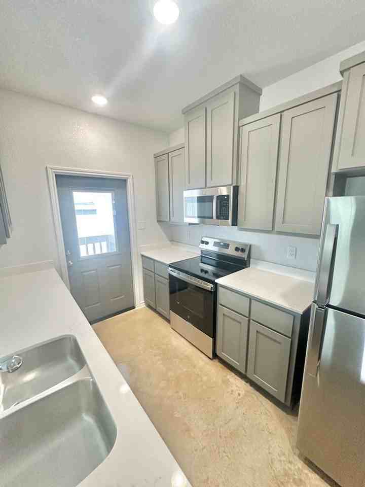 2314 Ocean Ave #A - Photo 4 of 19