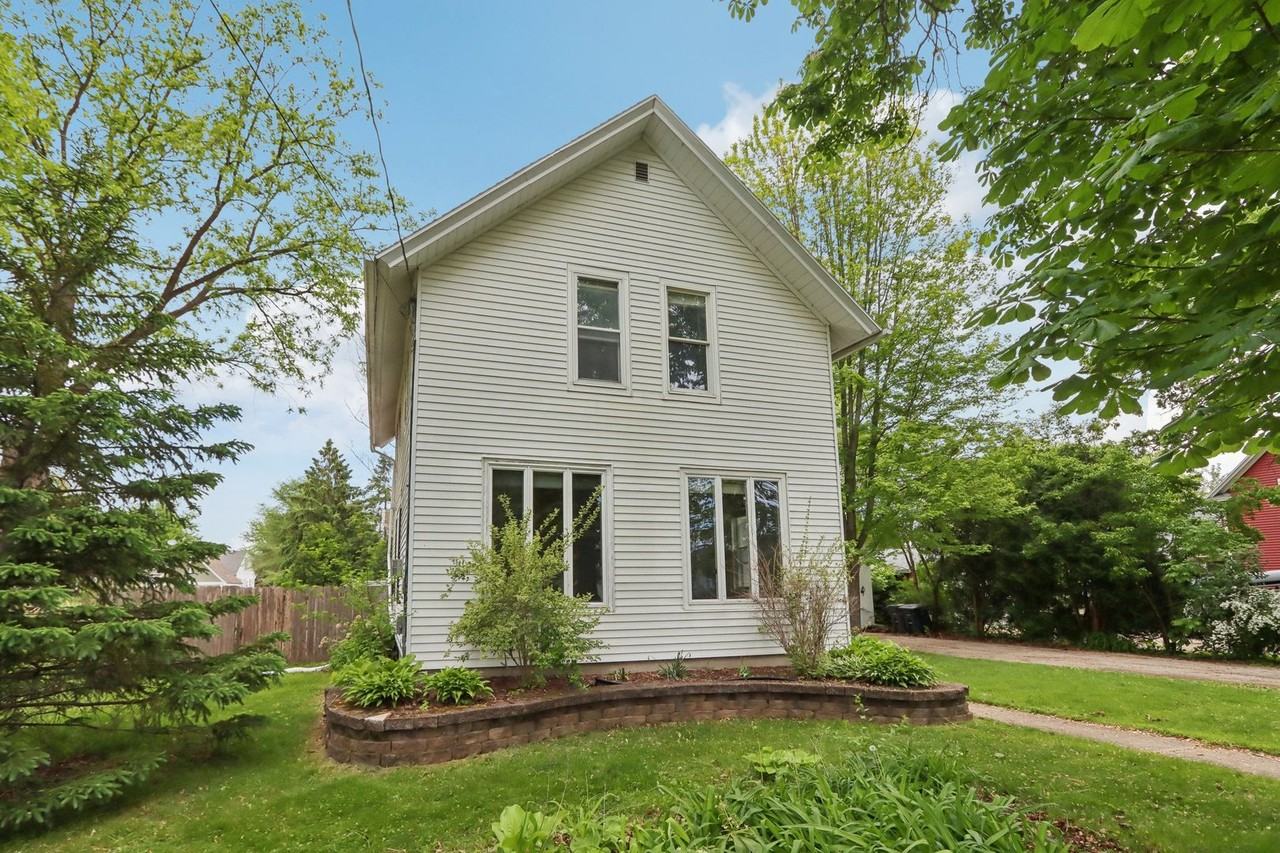 311 Fargo St - Photo 3 of 37