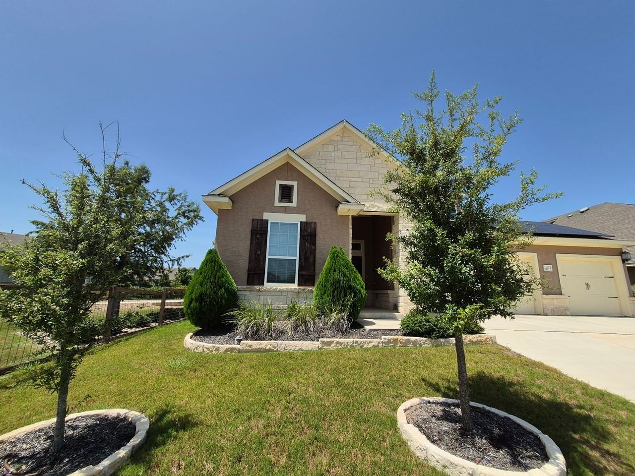 11612 Hollering Pass - Photo 2 of 50