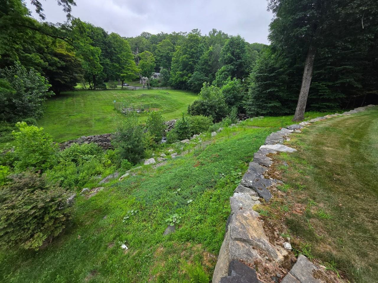 3 Laura Ct - Photo 2 of 50