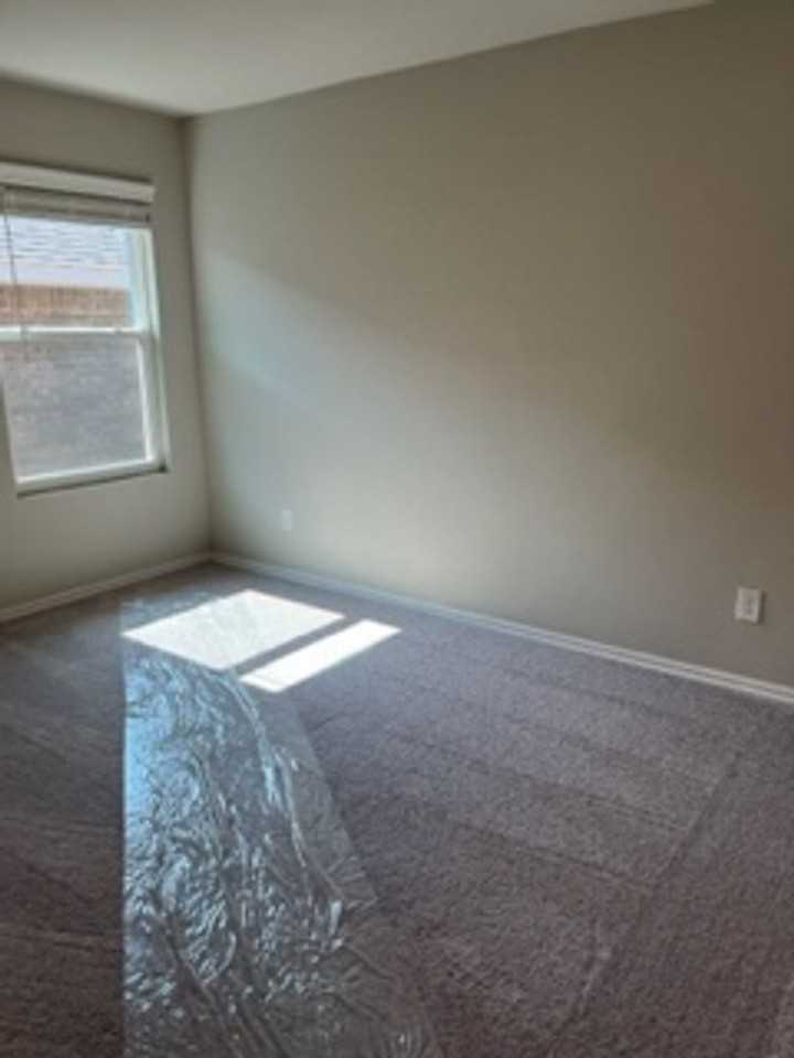 2916 Nw 195th St - Photo 5 of 12