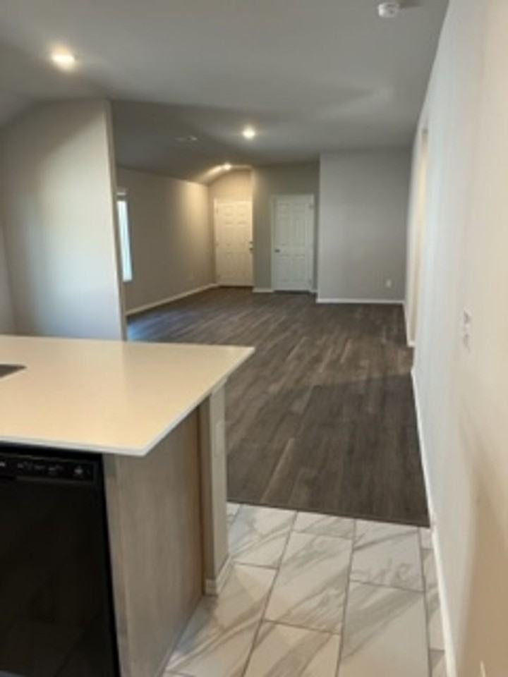 2916 Nw 195th St - Photo 7 of 12