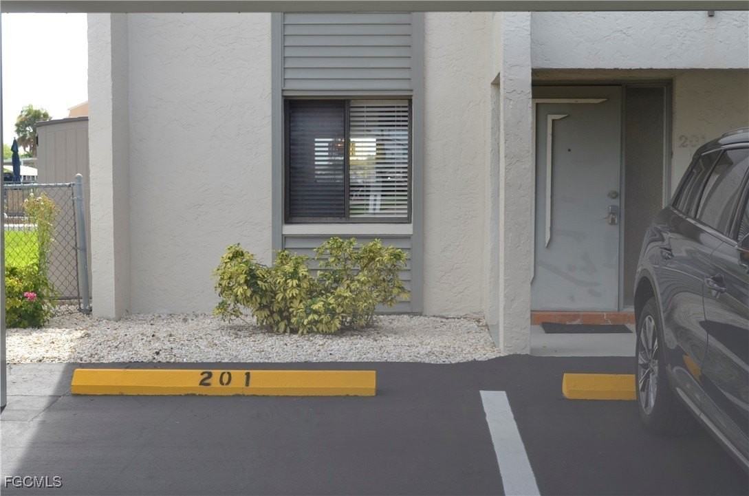 4009 Se 11th Pl Apt 201 #201 - Photo 3 of 25