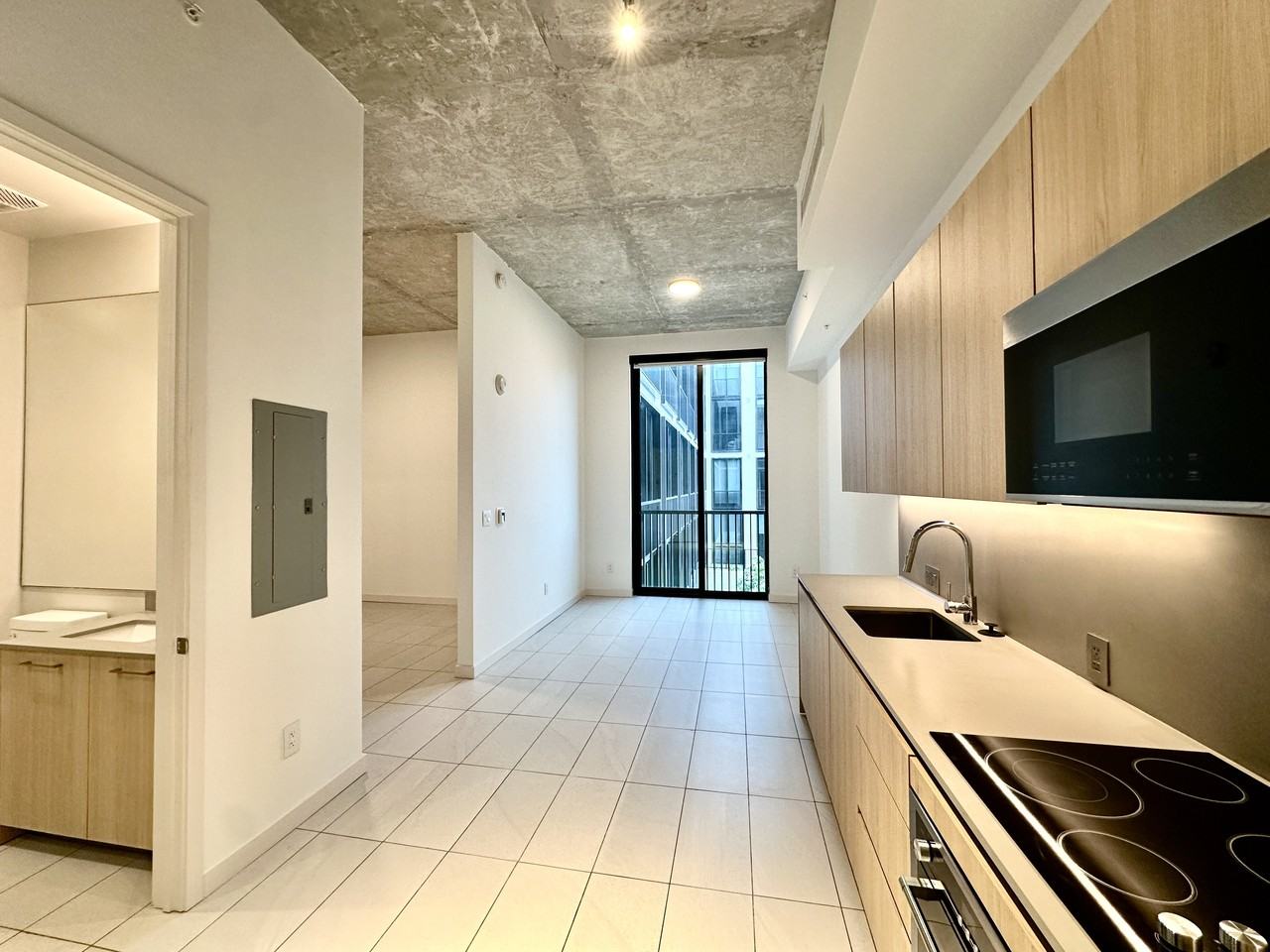 83 Northwest 26th Street #S3 - Photo 4 of 11