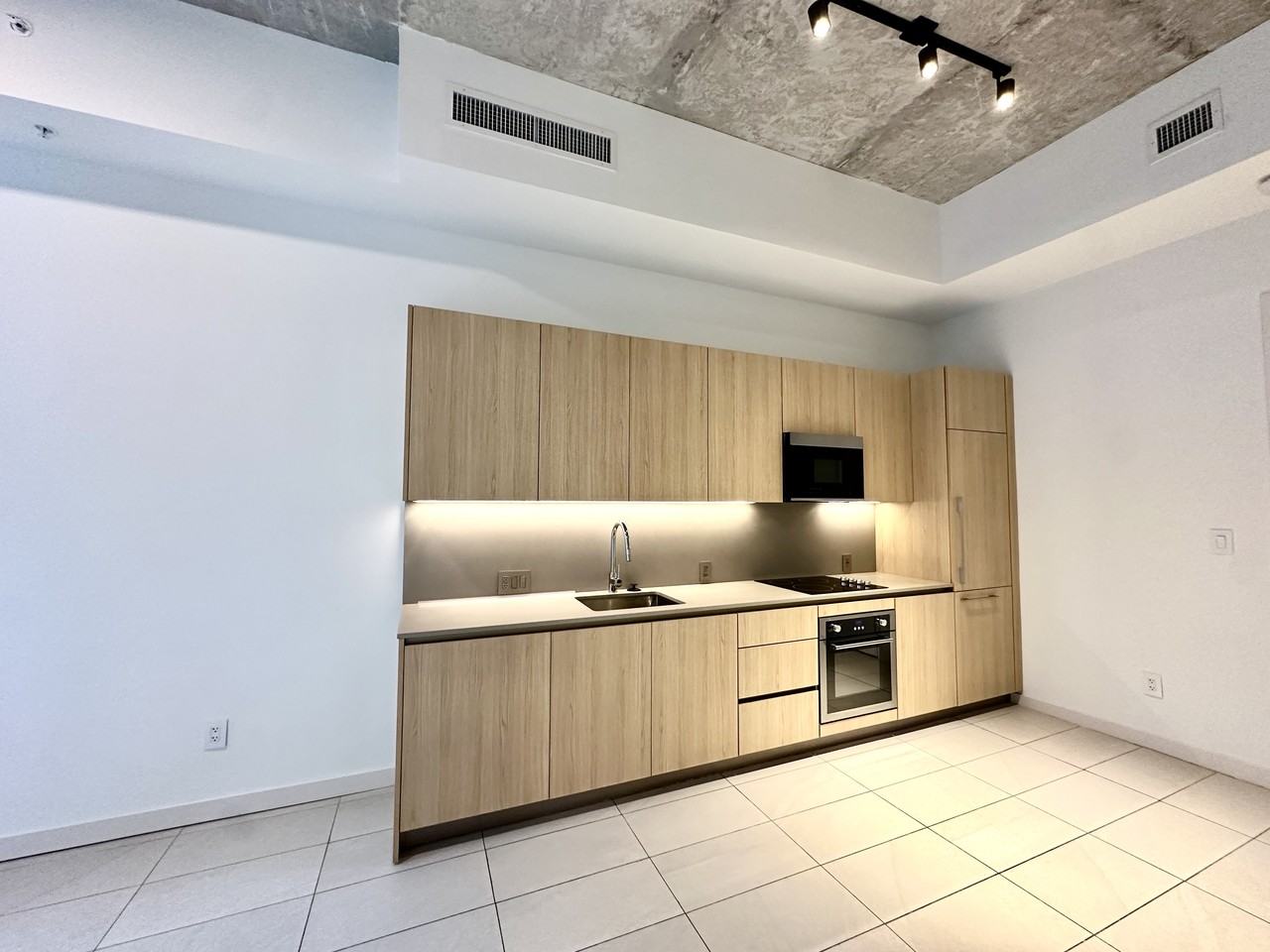 83 Northwest 26th Street #S3 - Photo 7 of 11