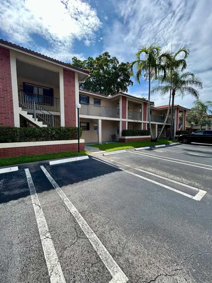 9649 Northwest 4th Street - Photo 2 of 8