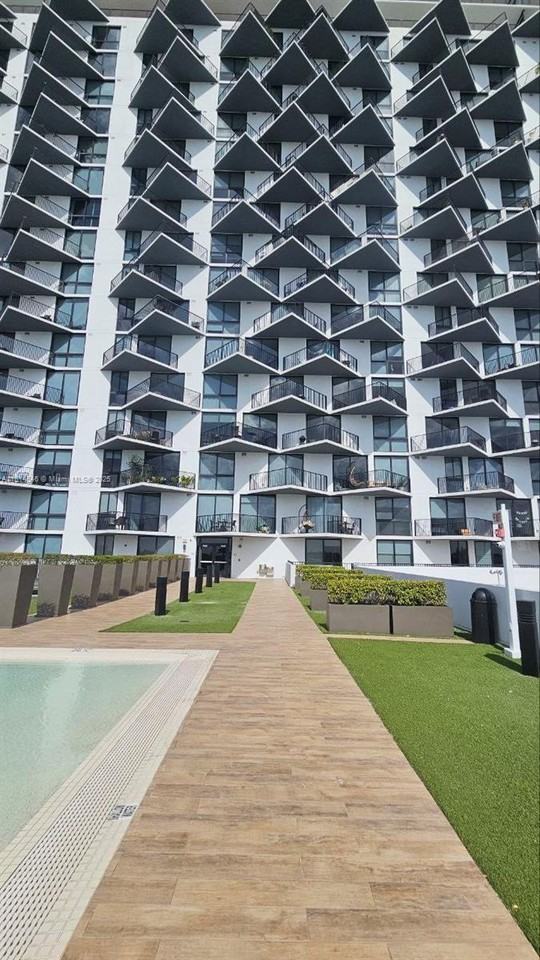 5300 Nw 85th Ave #1106 - Photo 2 of 8