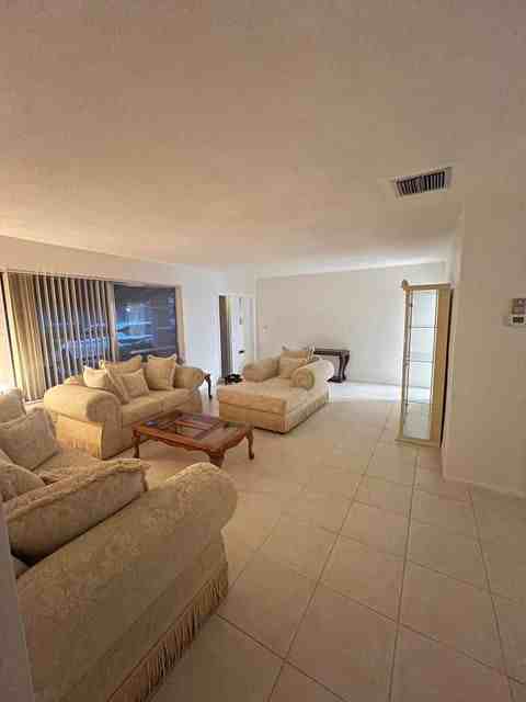 4941 Nw 55th St - Photo 4 of 8