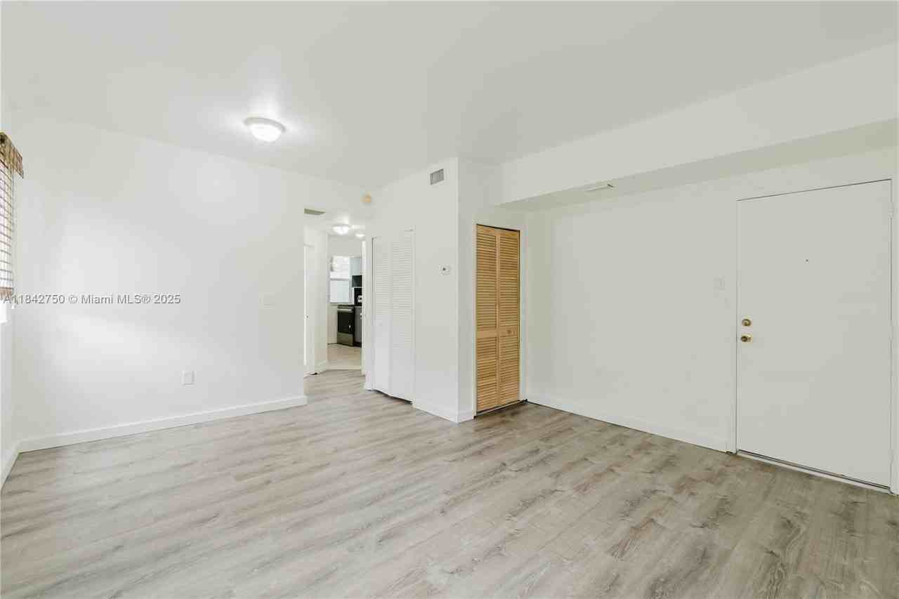 109 Nw 6th Ave #6 - Photo 6 of 22