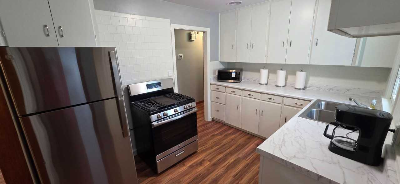 Karen St - Photo 5 of 17