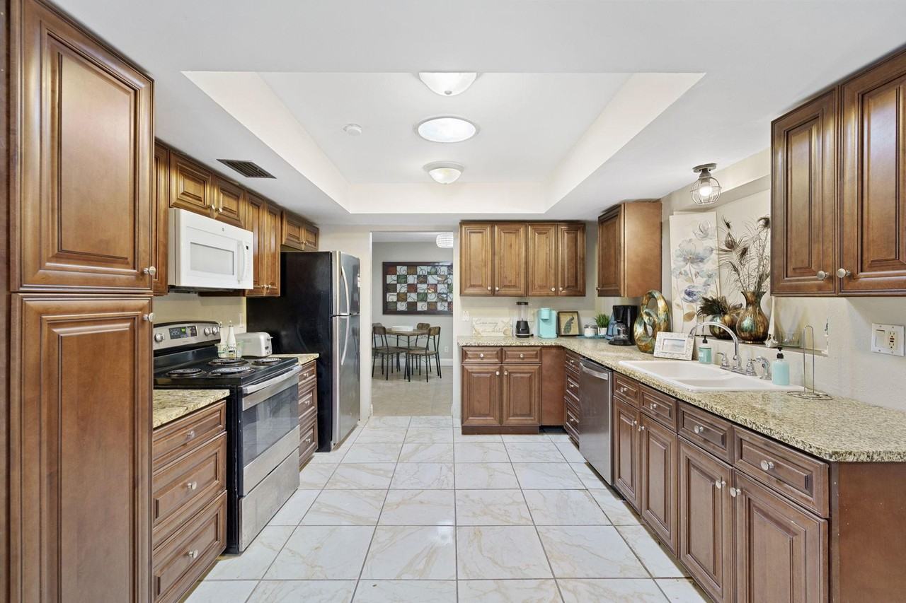 Flamingo Drive - Photo 4 of 24