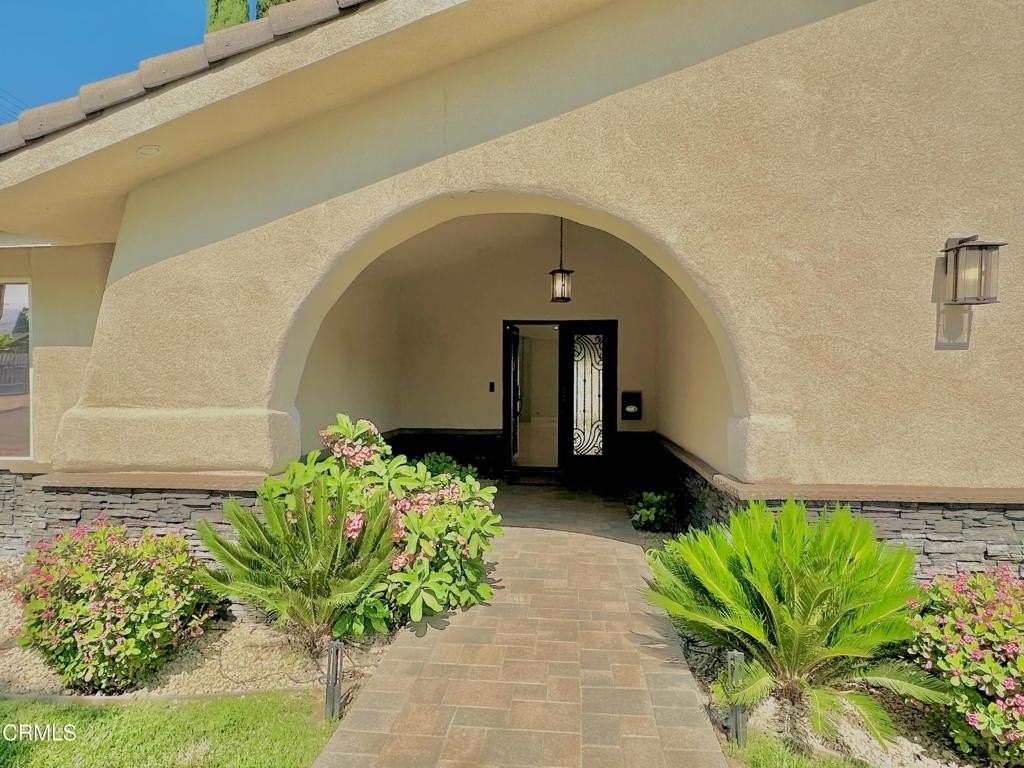 10462 Yarmouth Ave - Photo 3 of 30