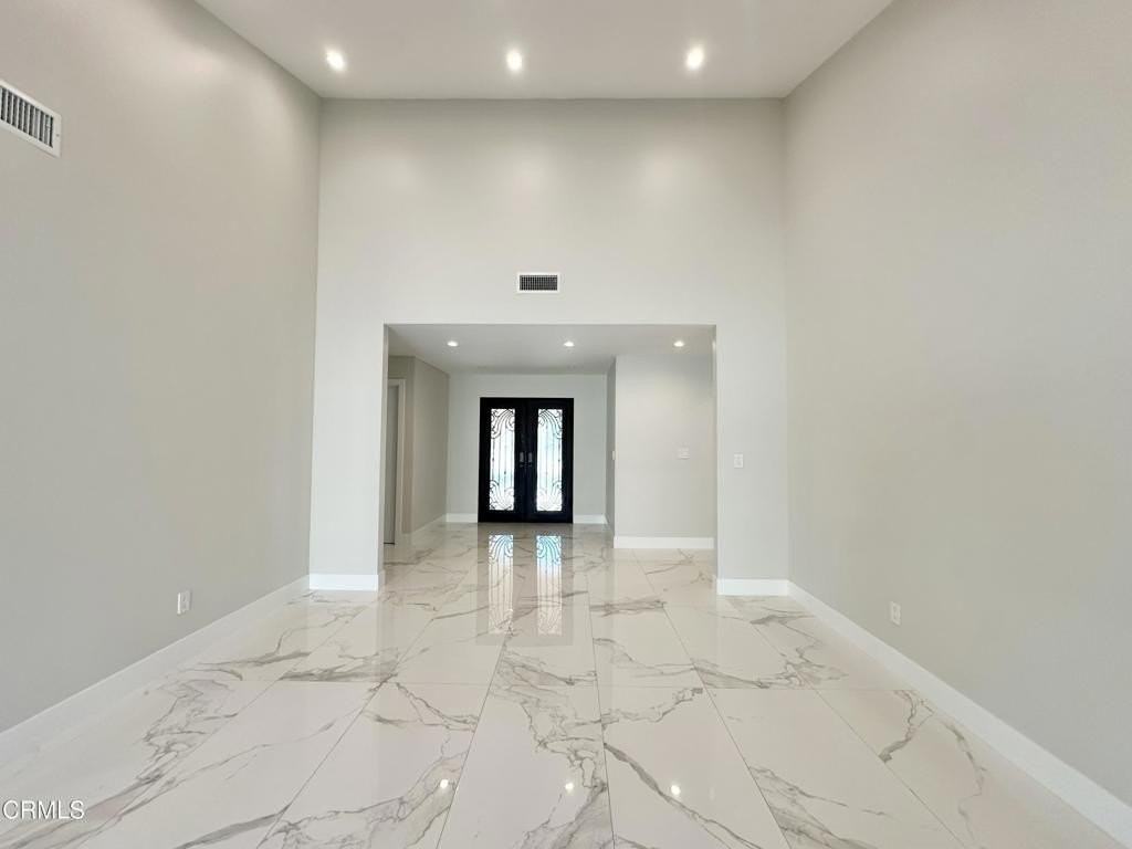 10462 Yarmouth Ave - Photo 6 of 30