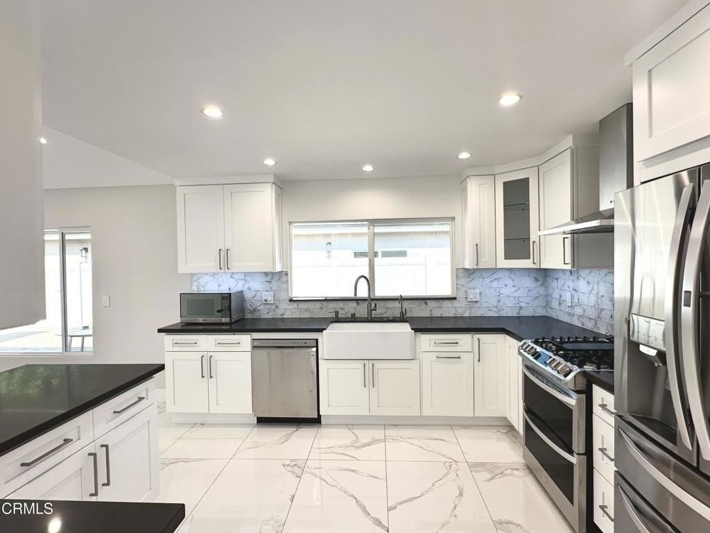 10462 Yarmouth Ave - Photo 7 of 30