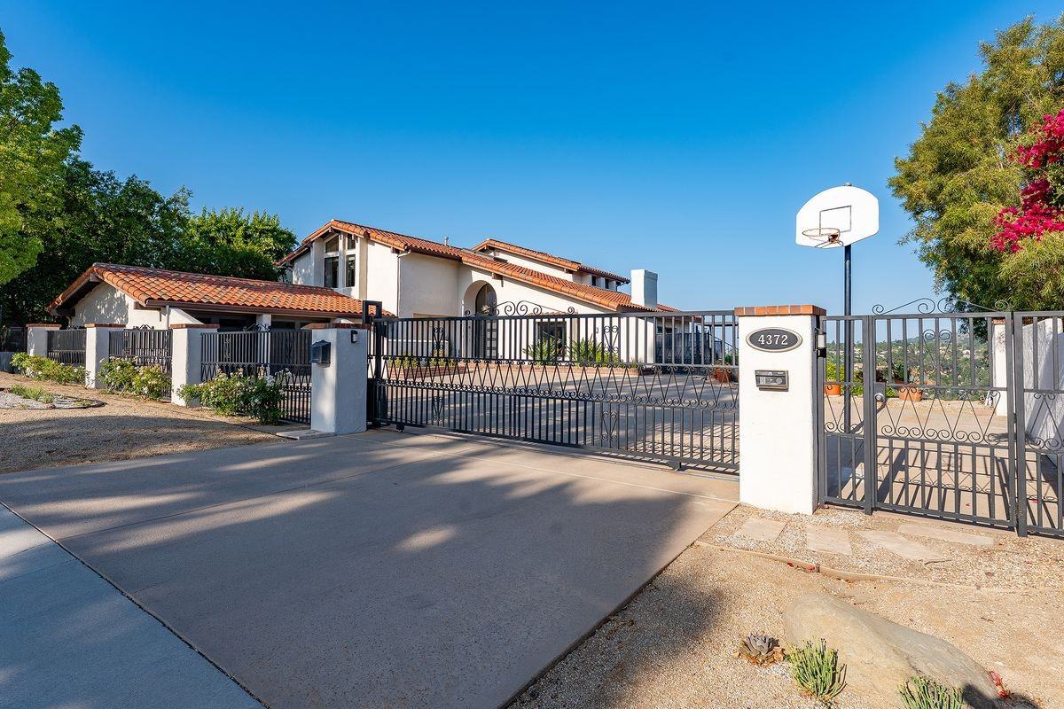 4372 Park Vicente - Photo 3 of 49
