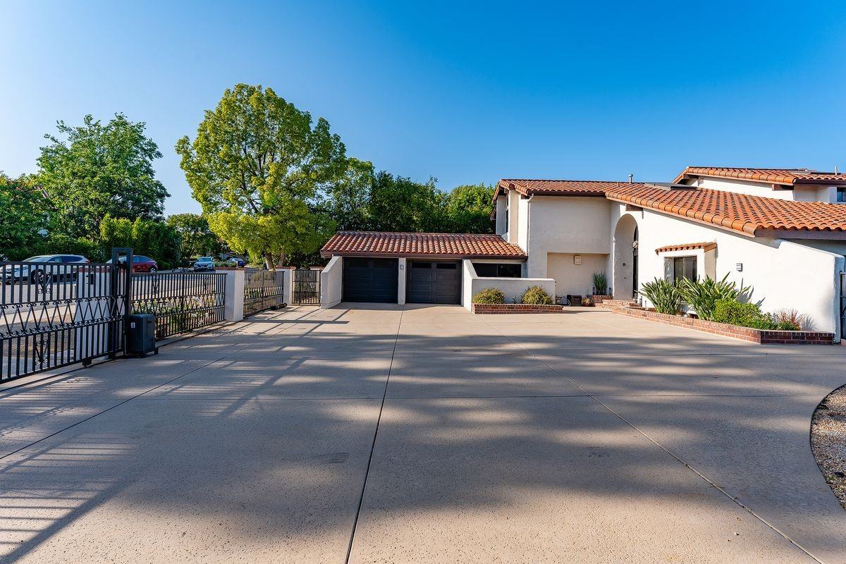 4372 Park Vicente - Photo 4 of 49