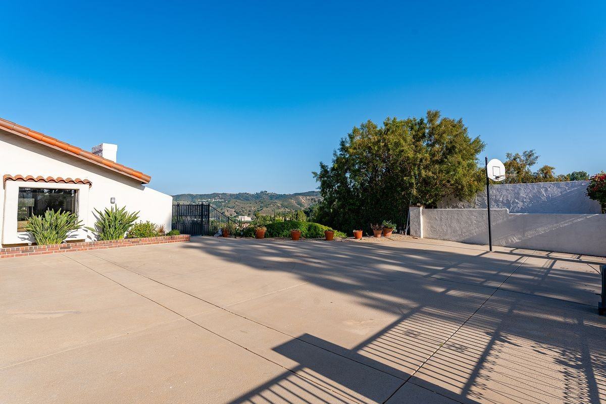 4372 Park Vicente - Photo 7 of 49