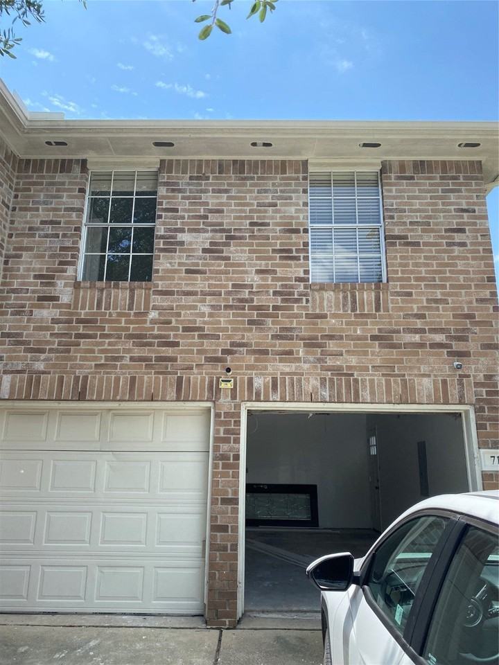 710 Hidden Rdg W - Photo 3 of 18