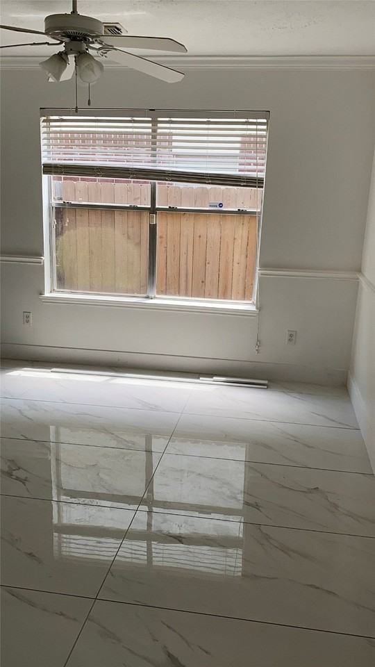 710 Hidden Rdg W - Photo 4 of 18