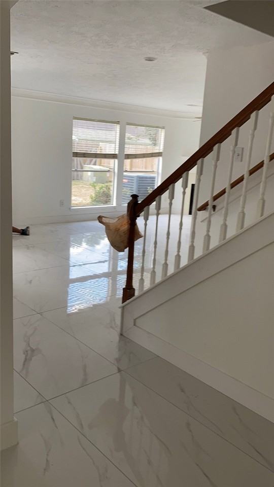 710 Hidden Rdg W - Photo 5 of 18