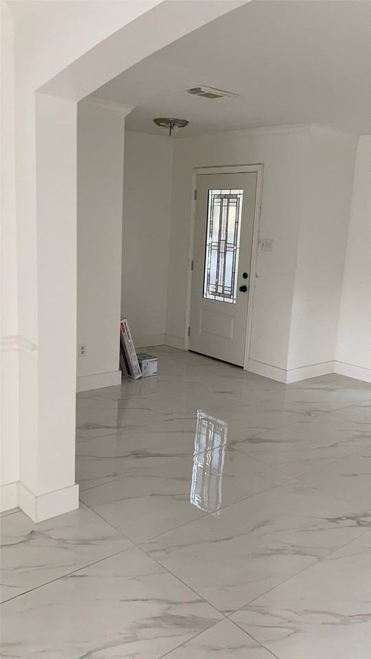 710 Hidden Rdg W - Photo 6 of 18