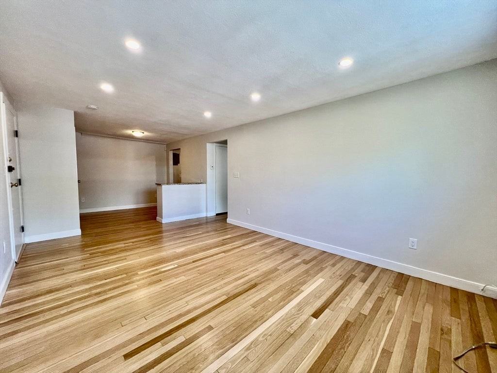 15 Commonwealth Ct - Photo 5 of 13