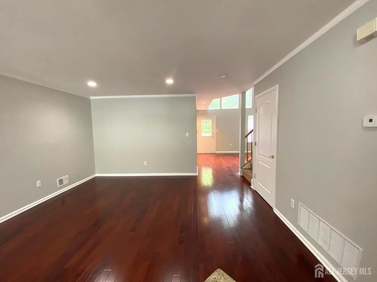 120 Briarwood Dr - Photo 2 of 25