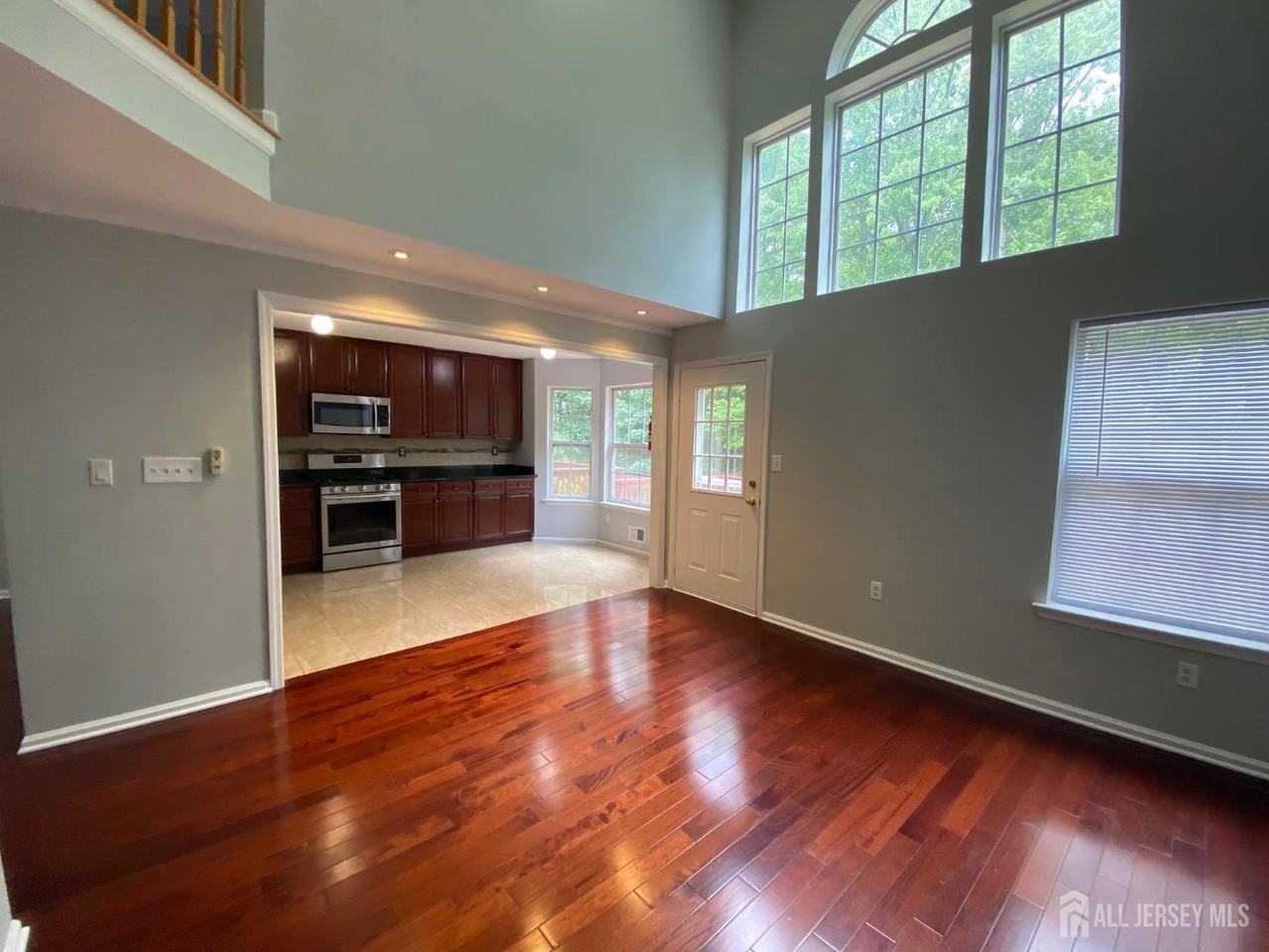 120 Briarwood Dr - Photo 4 of 25