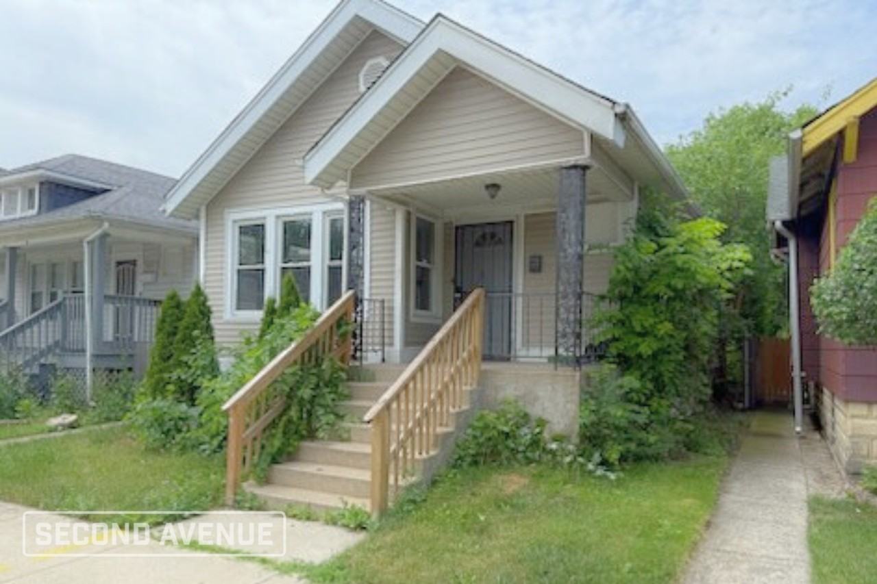 10024 S Lafayette Ave - Photo 2 of 16