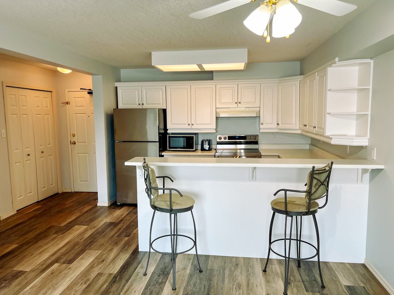 214 - 620 Columbia Boulevard West - Photo 2 of 22