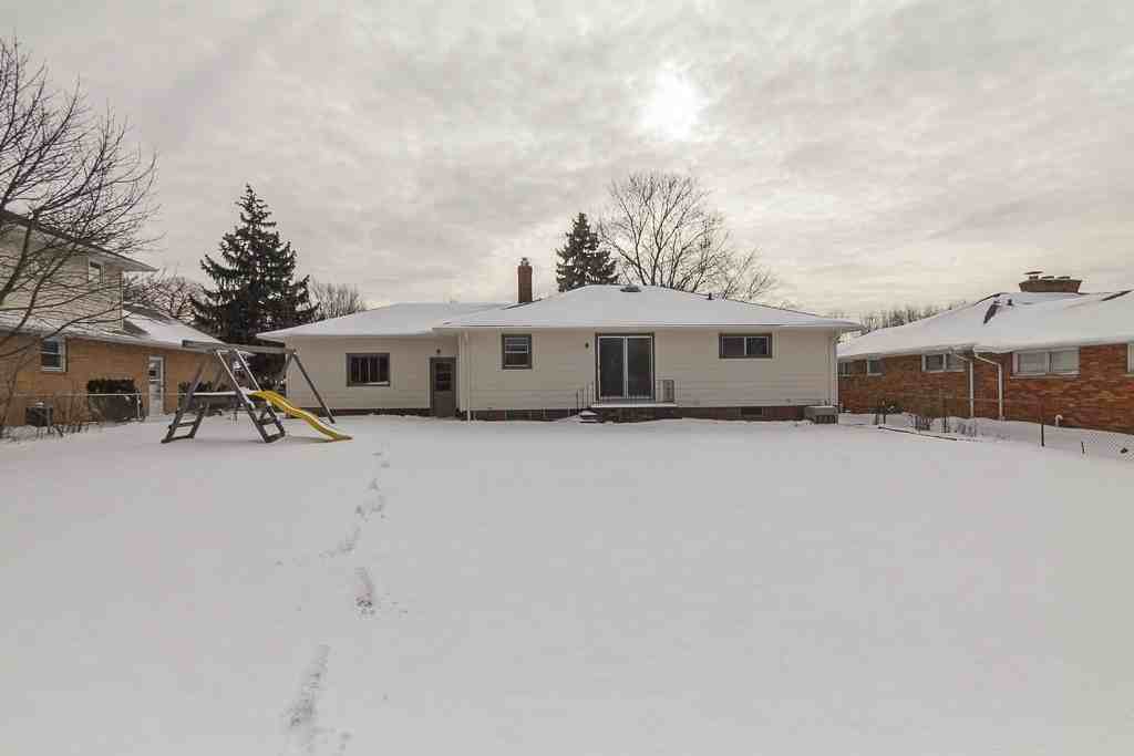 4879 Gleeten Rd - Photo 3 of 25