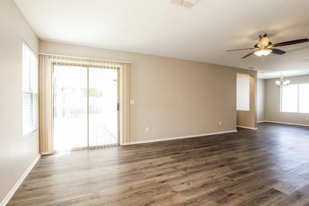 12529 W Santa Fe Ln - Photo 3 of 16