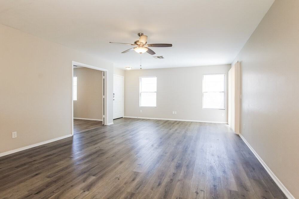 12529 W Santa Fe Ln - Photo 5 of 16